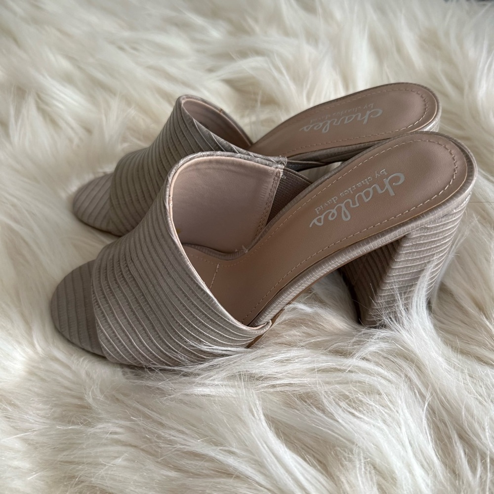 🆕 Charles David _ Taupe Textured Mules